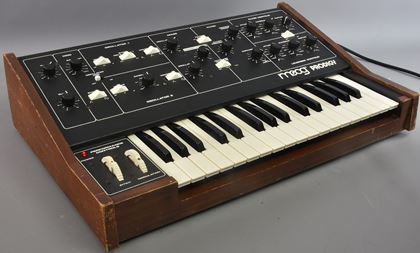 Moog-Prodigy (j-wires need cleaning)